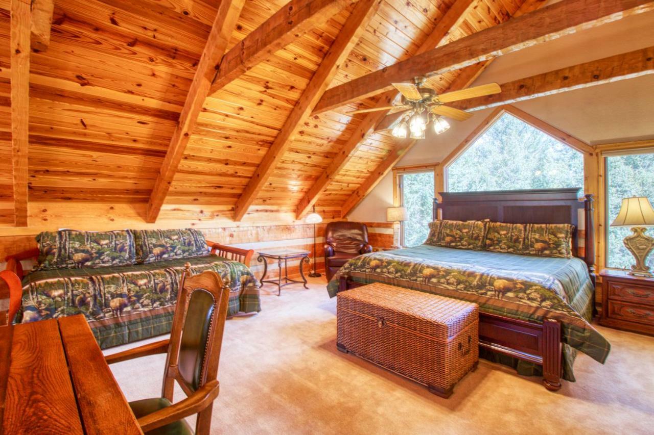 Vila Timber Wolf Woodland Park Exteriér fotografie